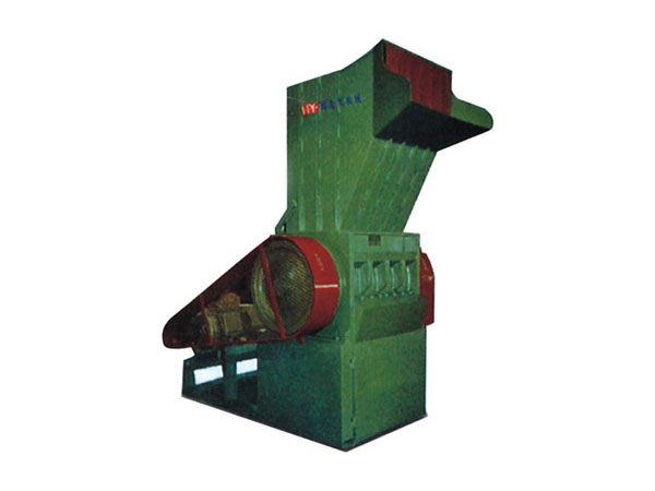 Water cooled strong plastic crusher