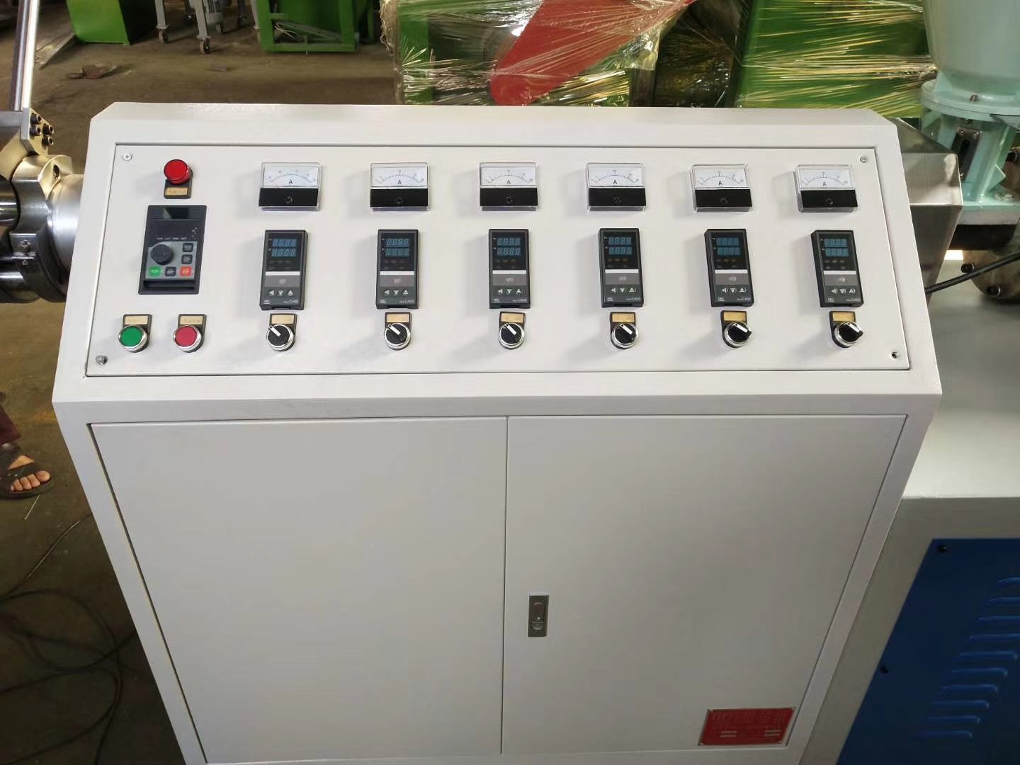 Hongyexing Machinerys HYRP-65 melt blown machine has been shipped!(图3)